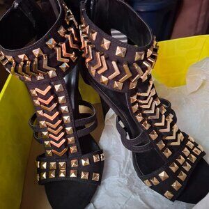 Black Gold Faux Suede NWOT Black Gladiator Heels Sandals